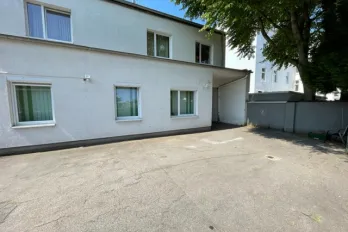 Apartment house for sale in good condition with high yield close to Dusseldorf