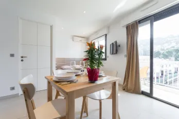 Apartment house with a high yield for sale, Cros-de-Cagnes