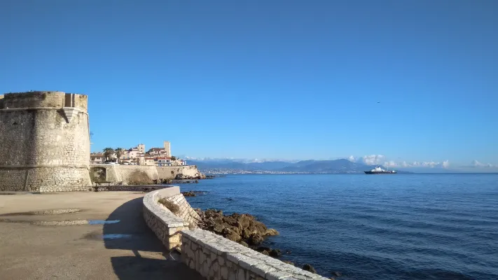 5***** Star Hotel for Sale between Nice and Cannes Côte d'Azur - pic.1