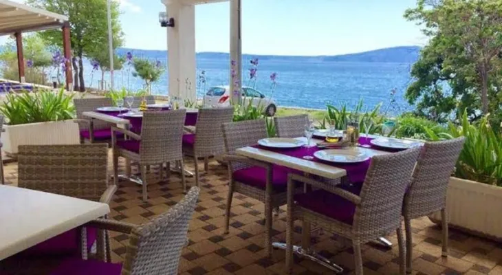 Newly renovated 3*** star hotel for sale right by the sea on Vinodolski riviera - pic.12