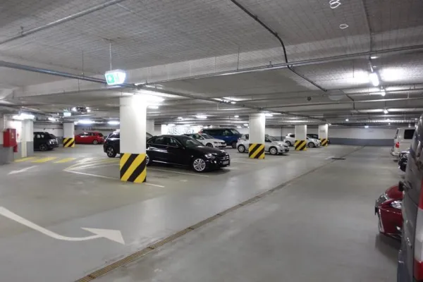 Commercial building in prime location near Düsseldorf for sale - pic.1