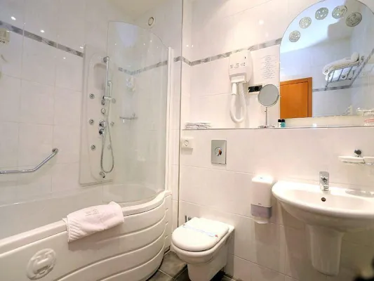 Wunderschönes 4-Sterne-Hotel am Wasser mit 60 Zimmern - ermäßigt! - Foto 12