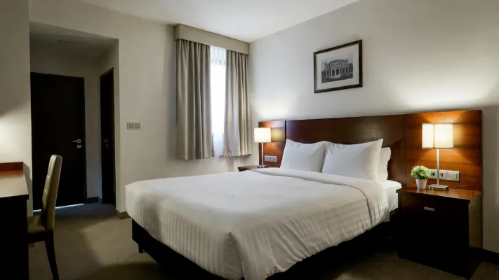 4****-Sterne-Hotel mit 220 voll renovierten Zimmern, Düsseldorf - Foto 1