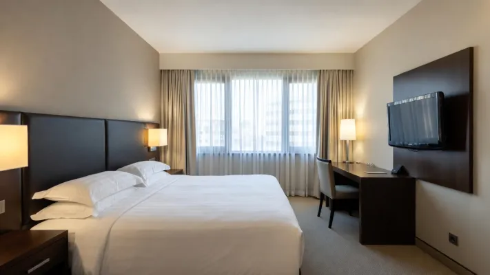 4****-Sterne-Hotel mit 220 voll renovierten Zimmern, Düsseldorf - Foto 3