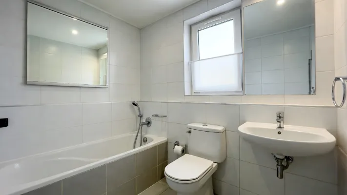 4****-Sterne-Hotel mit 220 voll renovierten Zimmern, Düsseldorf - Foto 4